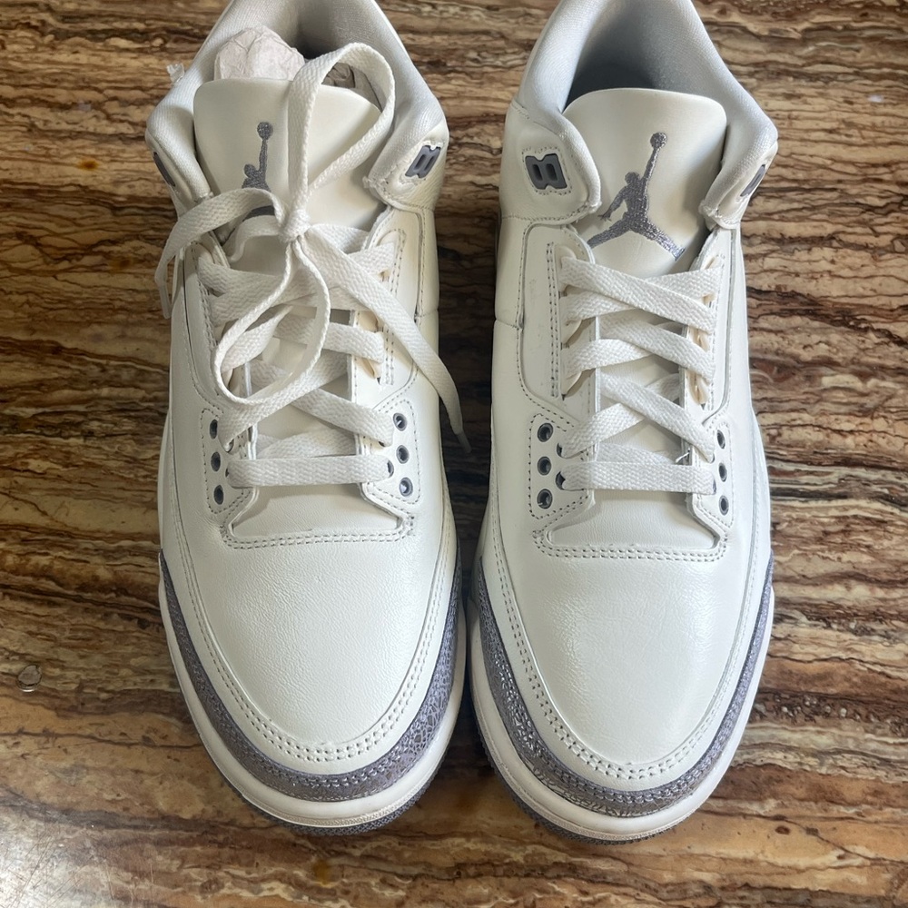 2025 WMNs Air Jordan Retro 3 “Sail Metallic Silver” - Picture 3 of 10